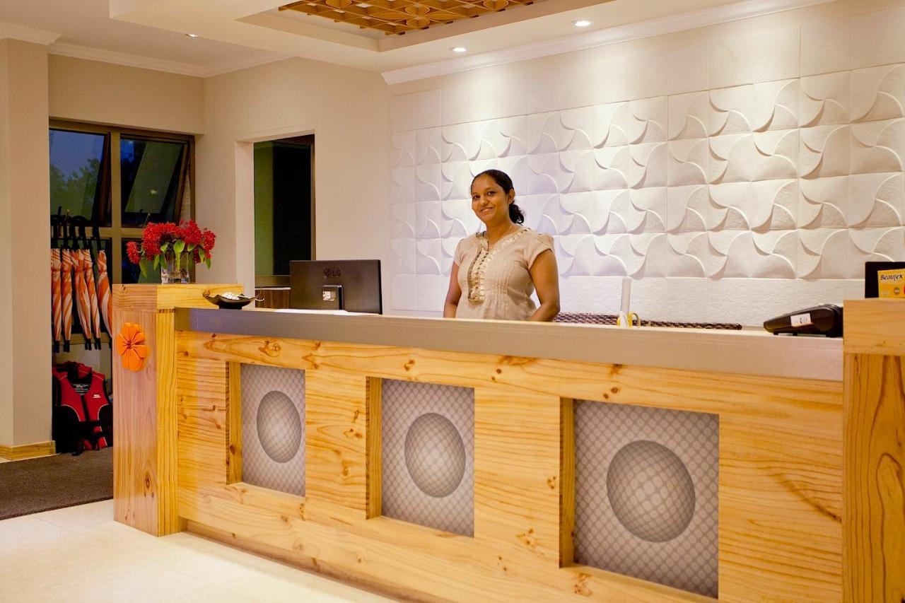 Kaani Beach Hotel At Maafushi Exterior photo